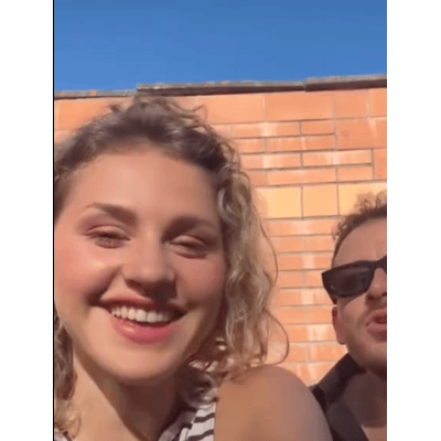 BELLA RAGAZZA SORRIDENTE