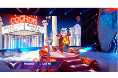 Cochon chante Mourir sur scène