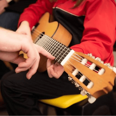 Musica (suonare uno strumento o comporre)