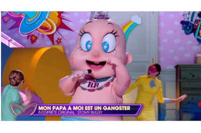 Bébé chante Mon papa à moi est un gangster