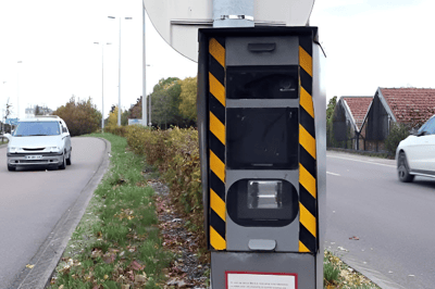 Fixed dual-direction camera
