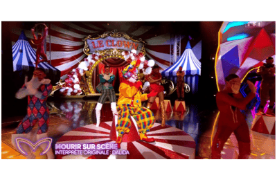 Clown chante Mourir sur scène