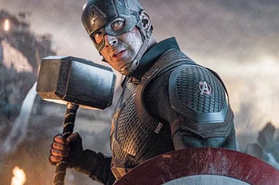 Cap brandisce Mjolnir e distrugge Thanos – Endgame