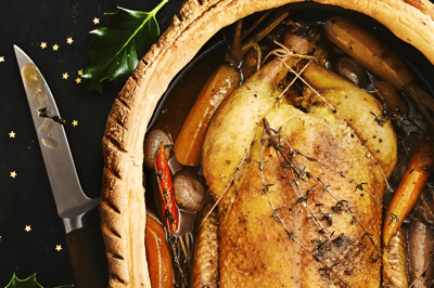 Anatra in casseruola con pane, verdure a radice fondenti