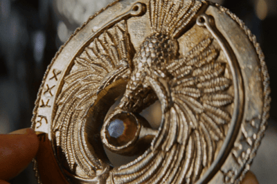 Il pomello-medaglione del calabrone di Ra