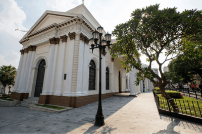 Pattinaggio verso la chiesa, in Venezuela
