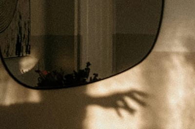 Seeing your reflection move differently