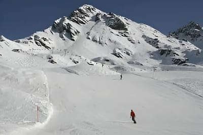 Downhill skiing