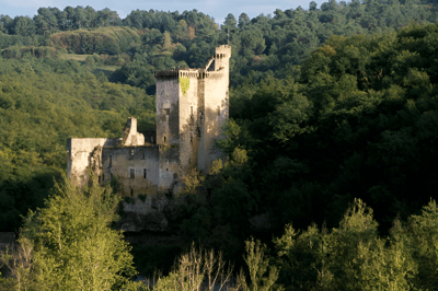 Château de Commarque and its ghost horse, searching for its master who fell in the Hundred Years' War