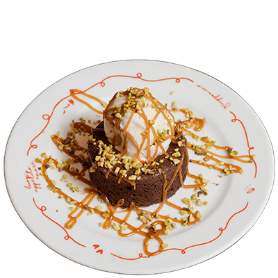 Il cuore di Pietro (Tortino al cioccolato con cuore morbido alla crema di pistacchio, gelato vaniglia, caramello salato e pistacchio croccante)