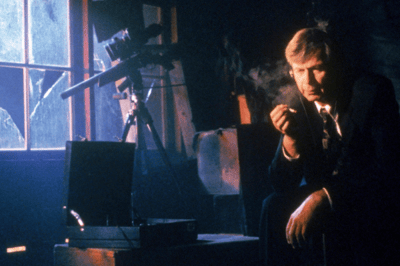 04×07 – O Homem do Cigarro [Musing of a cigarette-smoking man]