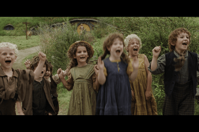 I – Les feux d’artifice, Gandalf – Gandalf amusant les jeunes hobbits à son arrivée dans la Comté