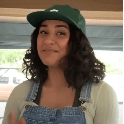 Isabella « Izzy » Naya Garcia (Dino Fury, Cosmic Fury)