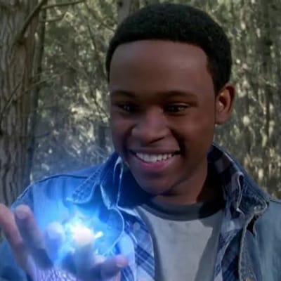 Ethan James (Dino Trueno)