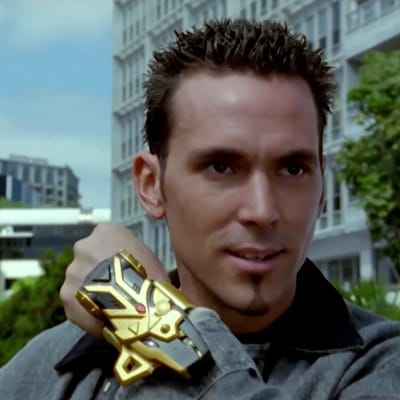 Dr. Thomas « Tommy » Oliver (Dino Tuono)