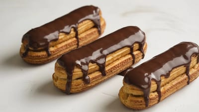 Éclair de chocolate