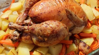 Frango assado com batatas